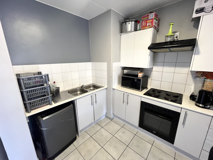 To Let 2 Bedroom Property for Rent in Parklands Western Cape